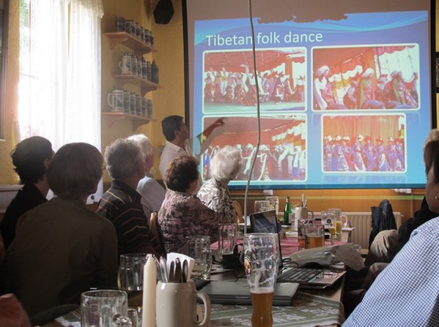 Schulleiter Kesang Shresta in München