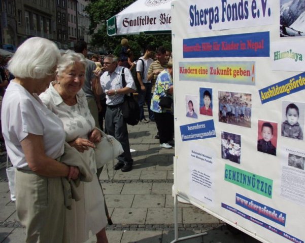 Thüringer Rostbratwurstverkauf 2003