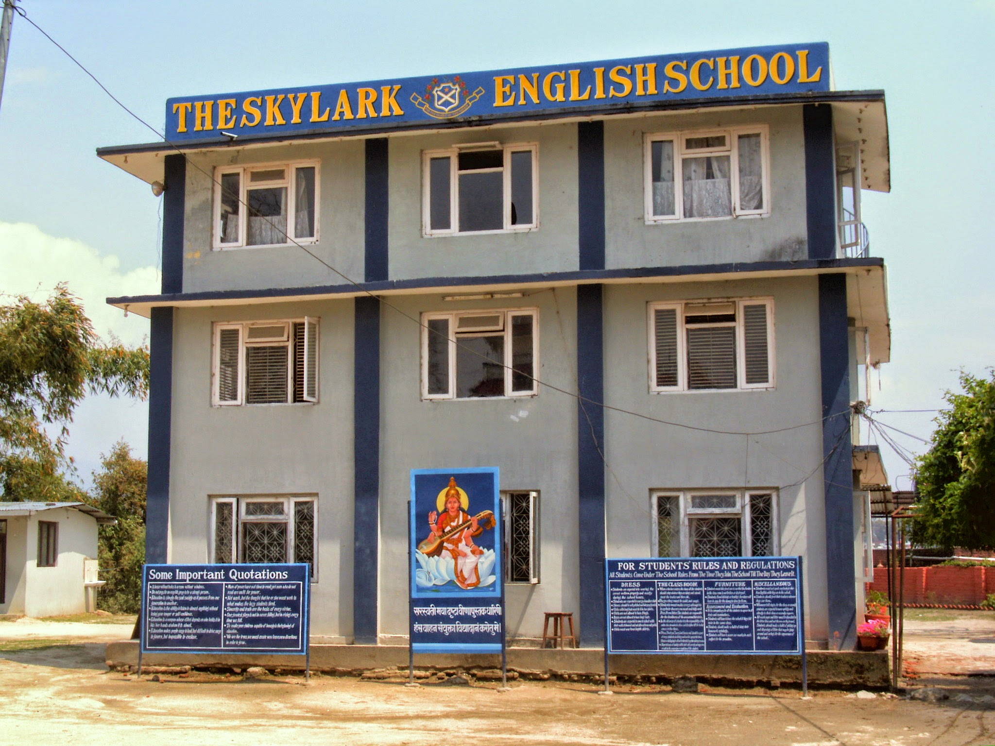  Hauptgebäude der Skylark English School
